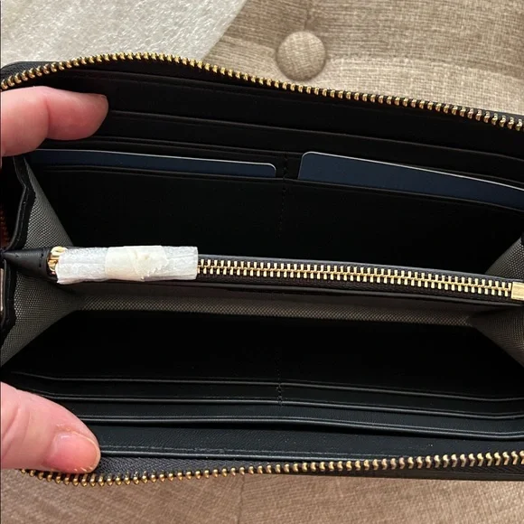 NWOT Black Pebbled Leather Cole Haan Zip Around Wallet—$20 - Picture 3 of 3